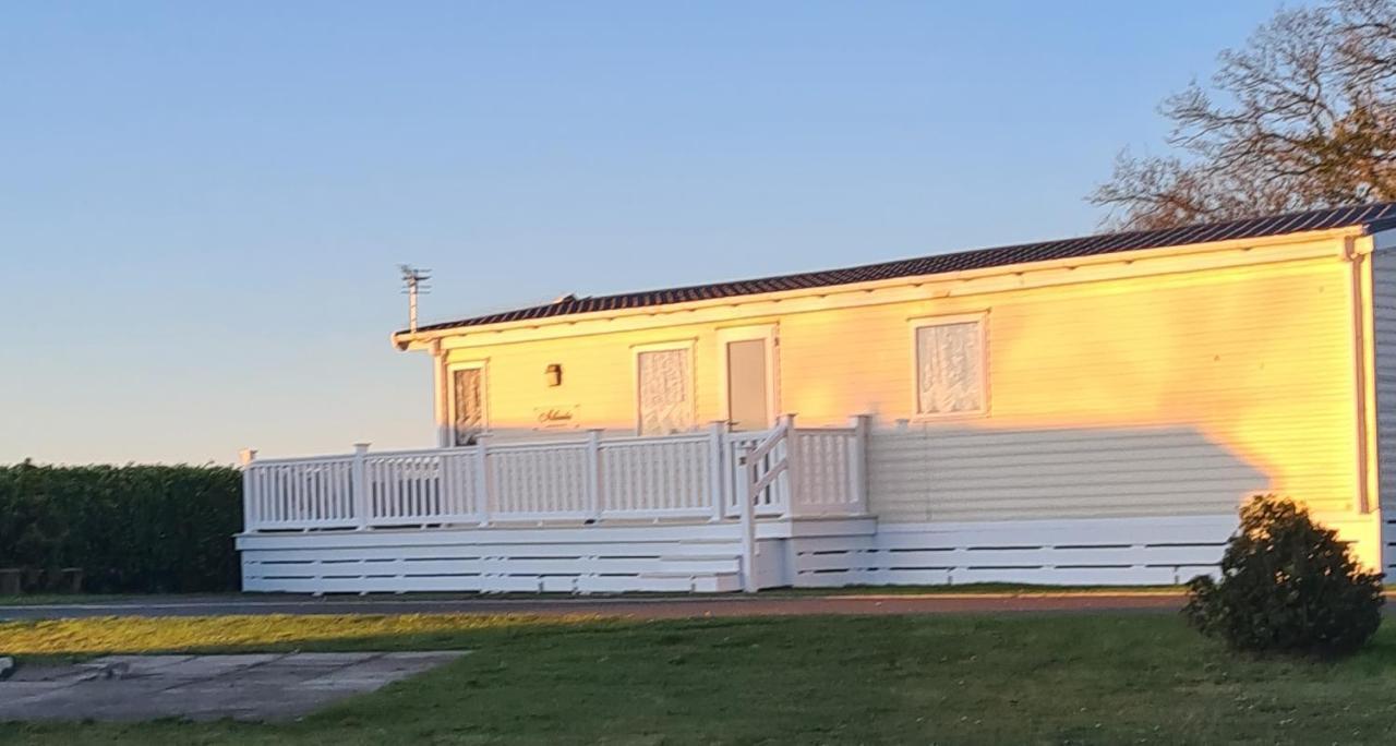 Beautiful 2 Bedroom Caravan, Holiday Park Tenby Saint Florence Kültér fotó