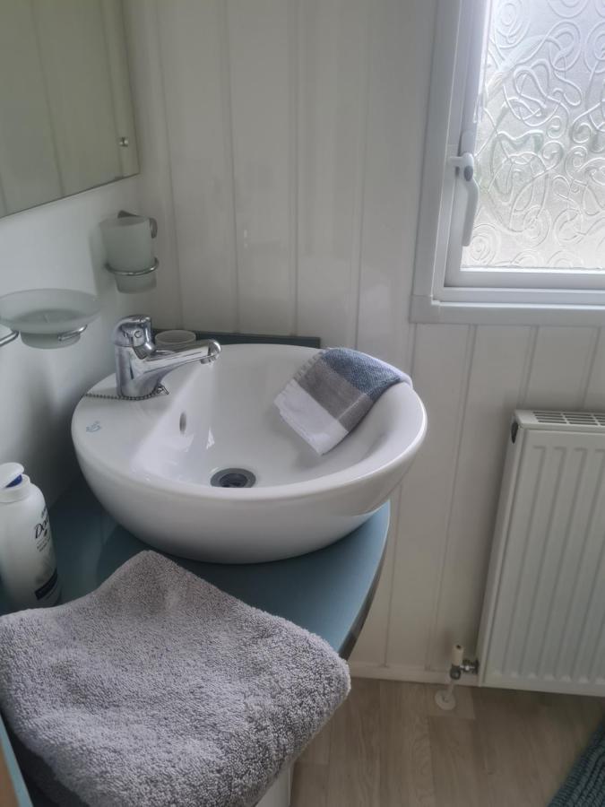 Beautiful 2 Bedroom Caravan, Holiday Park Tenby Saint Florence Kültér fotó