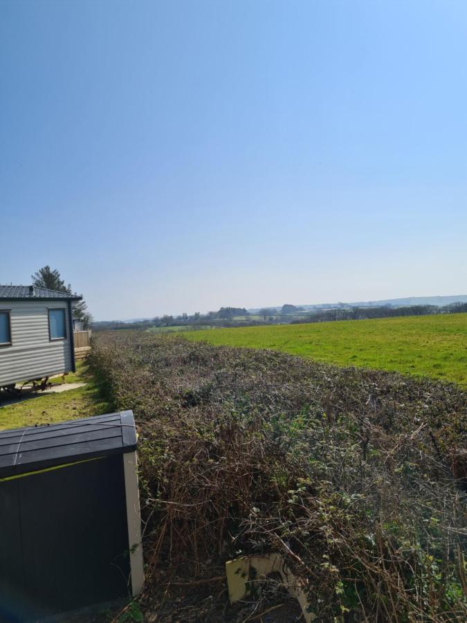 Beautiful 2 Bedroom Caravan, Holiday Park Tenby Saint Florence Kültér fotó