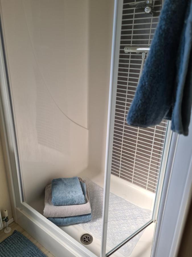 Beautiful 2 Bedroom Caravan, Holiday Park Tenby Saint Florence Kültér fotó
