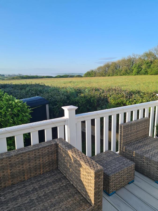 Beautiful 2 Bedroom Caravan, Holiday Park Tenby Saint Florence Kültér fotó