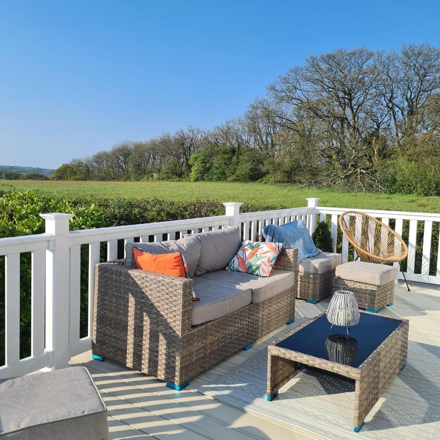 Beautiful 2 Bedroom Caravan, Holiday Park Tenby Saint Florence Kültér fotó