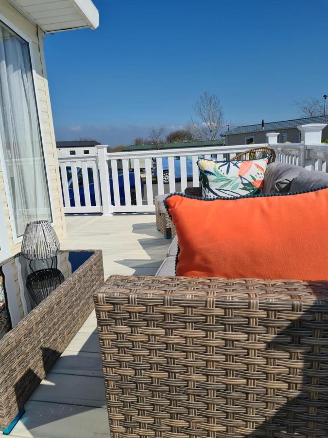 Beautiful 2 Bedroom Caravan, Holiday Park Tenby Saint Florence Kültér fotó