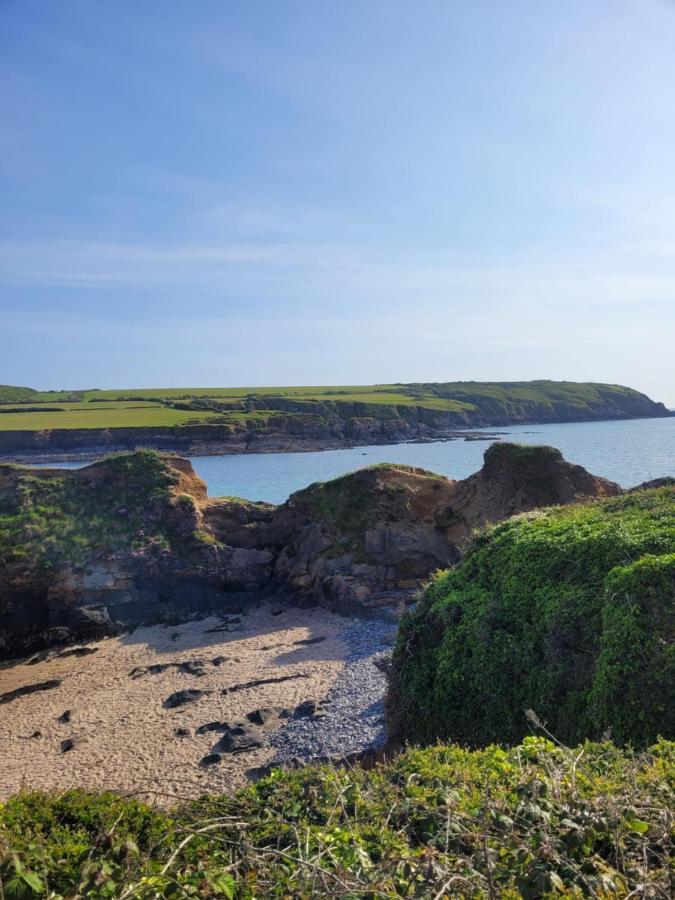 Beautiful 2 Bedroom Caravan, Holiday Park Tenby Saint Florence Kültér fotó