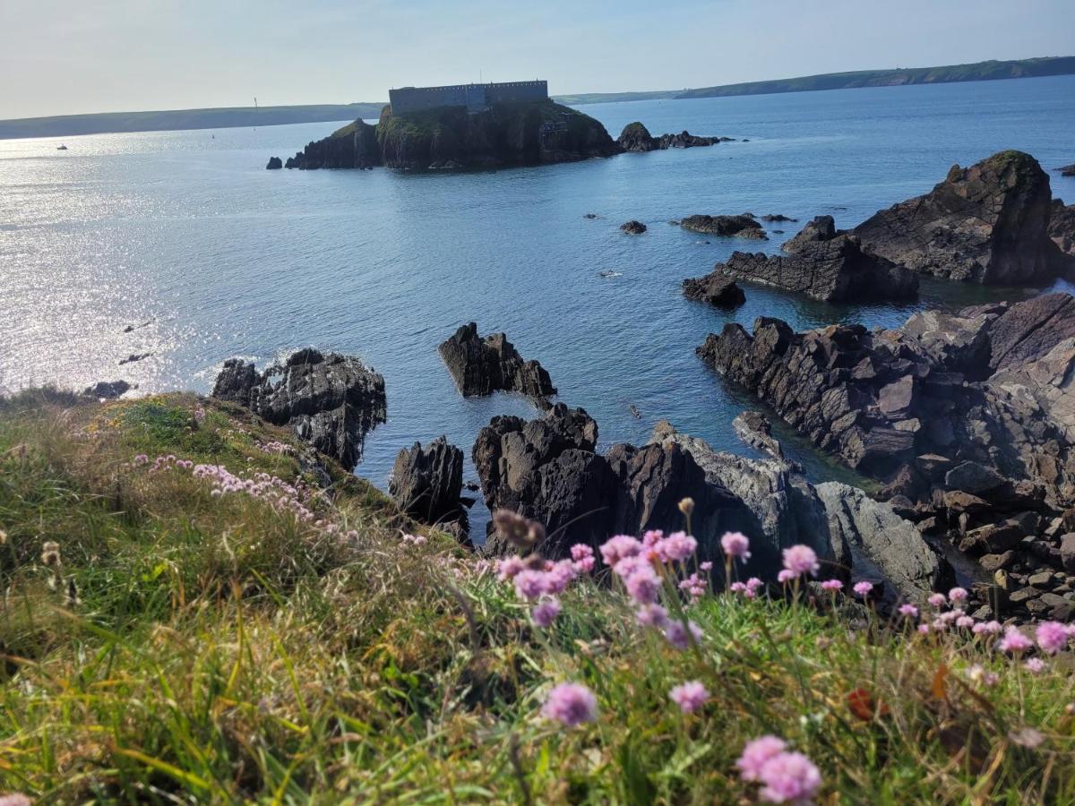 Beautiful 2 Bedroom Caravan, Holiday Park Tenby Saint Florence Kültér fotó